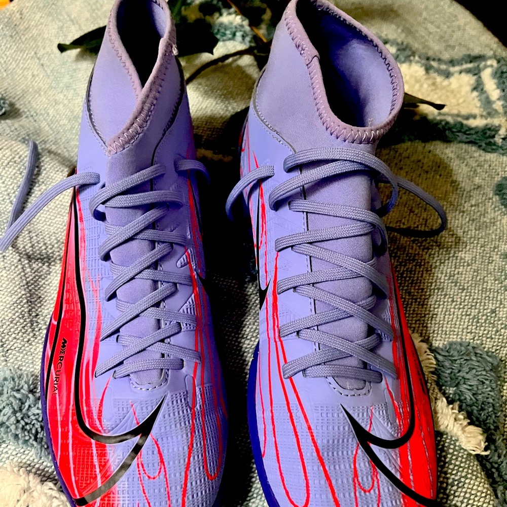 Mens indoor cleats never worn